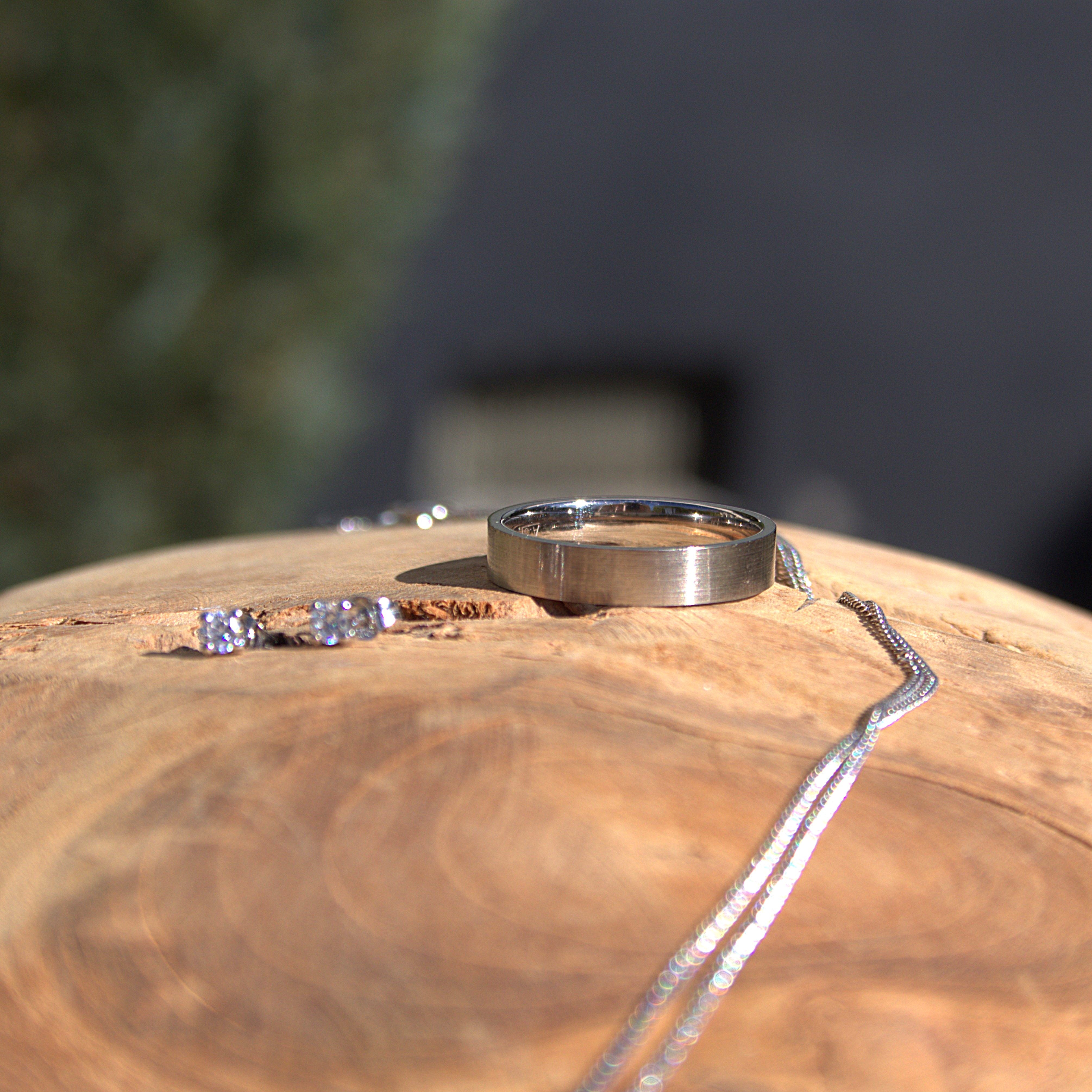 Opzoek naar een mooi blijvend cadeau? Bekijk al onze sieraden van zilver en goud.
