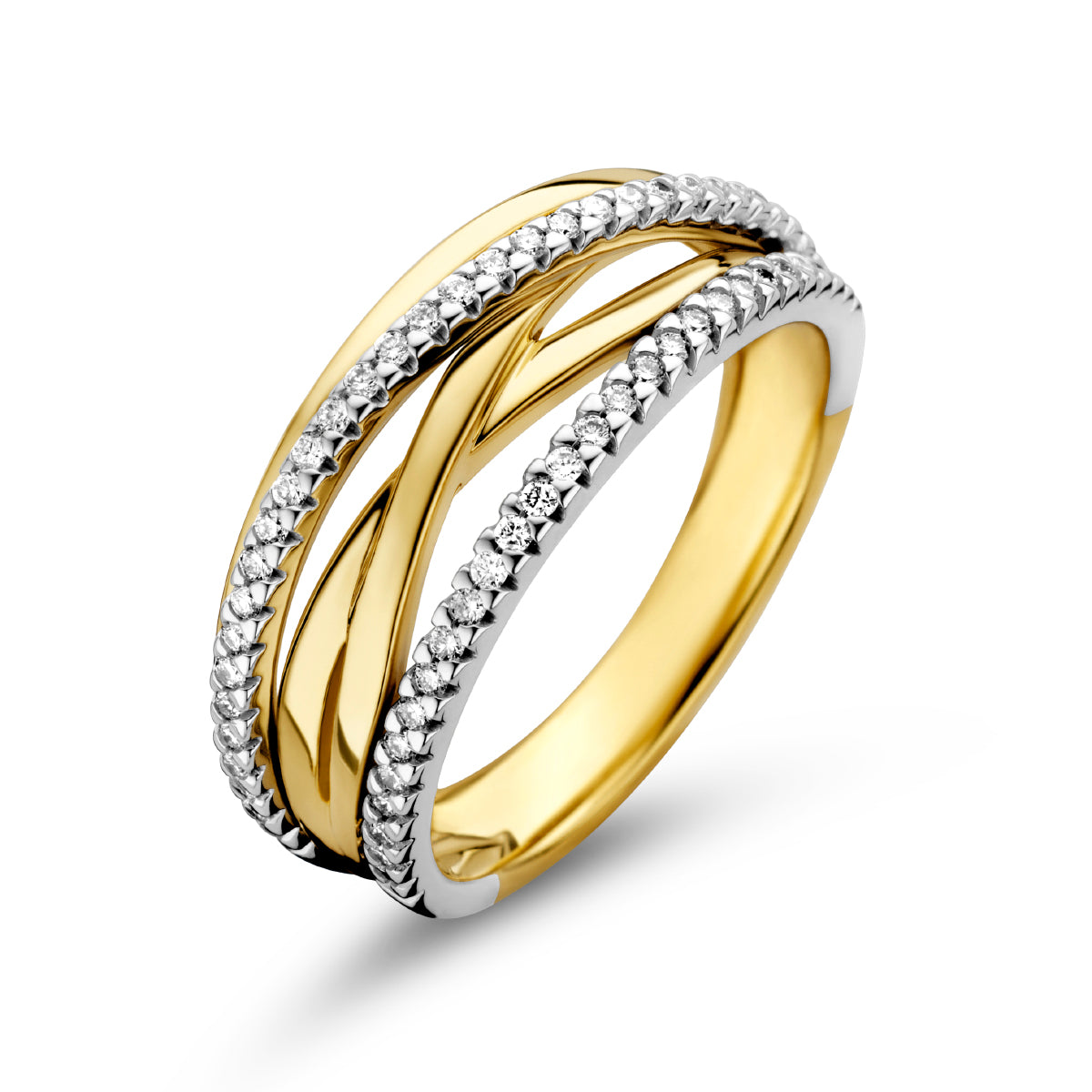 Schuin bovenaanzicht van de bicolor gouden brede ring met diamant van 14 karaat.