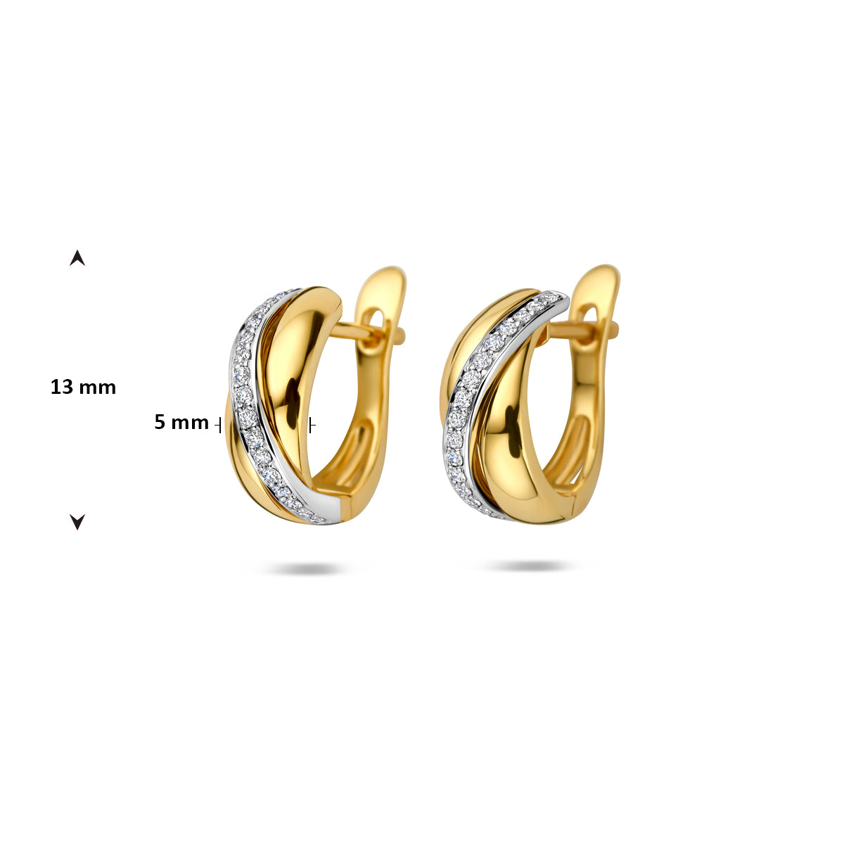 Afmetingen van de bicolor gouden oorringen met diamant van 14 karaat: 13 mm hoog en 5 mm breed.