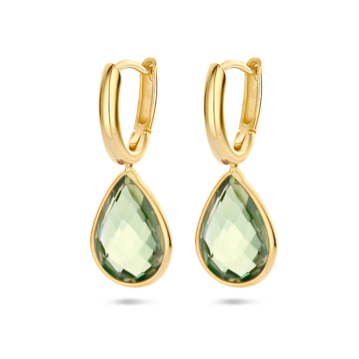 Vooraanzicht van de 14 karaat gouden klapoorringen met groene amethist (groene amethist oorbellen)