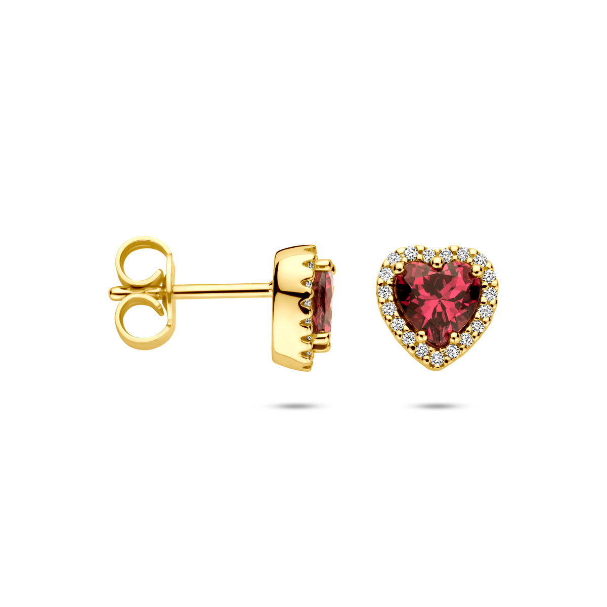 Zijaanzicht van de 14 karaat gouden hartjes oorknoppen met rhodoliet en diamant (hartjes oorbellen goud)