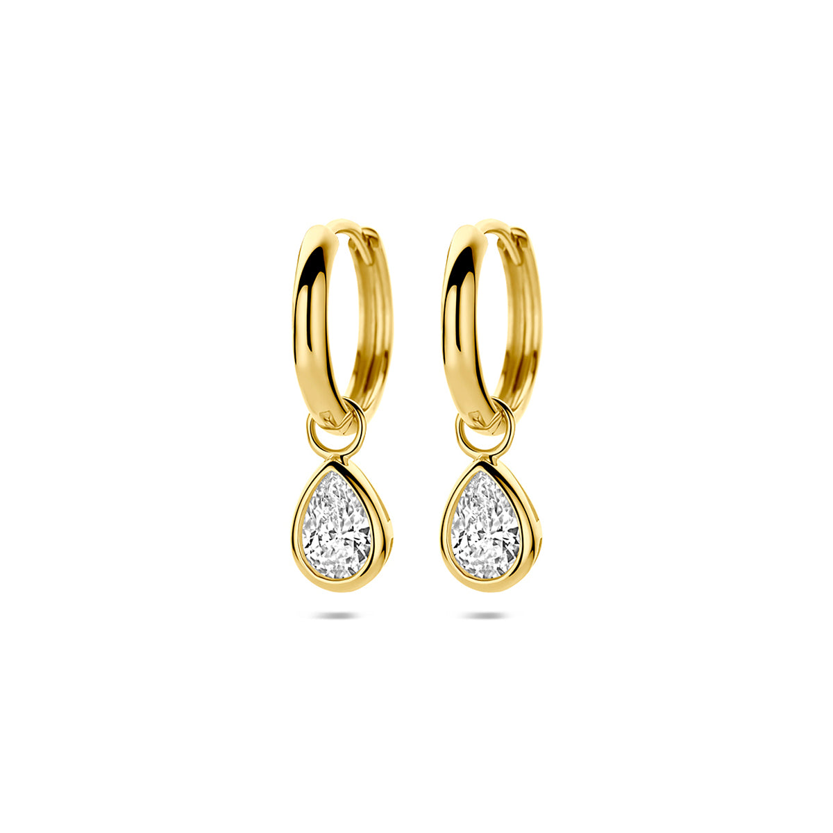 Vooraanzicht van de 14 karaat geelgouden klapoorringen met zirkonia, 21 mm hoog en 5,5 mm breed.