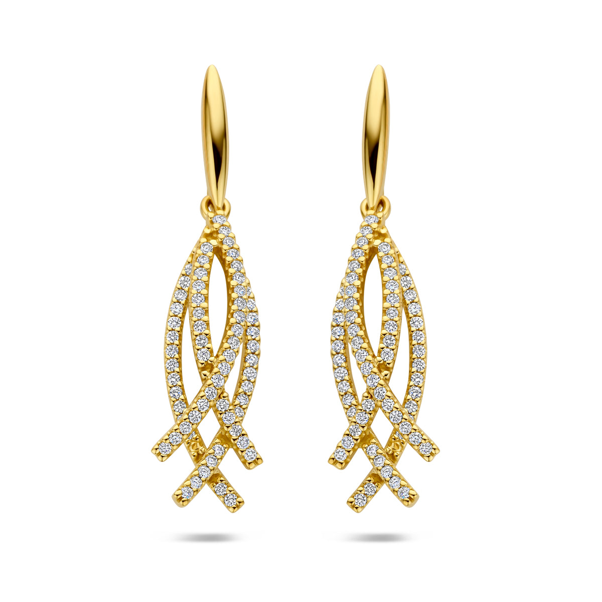 Vooraanzicht van de 14 karaat geelgouden oorhangers met diamant 0,50 ct, 34 mm hoog en 8 mm breed.
