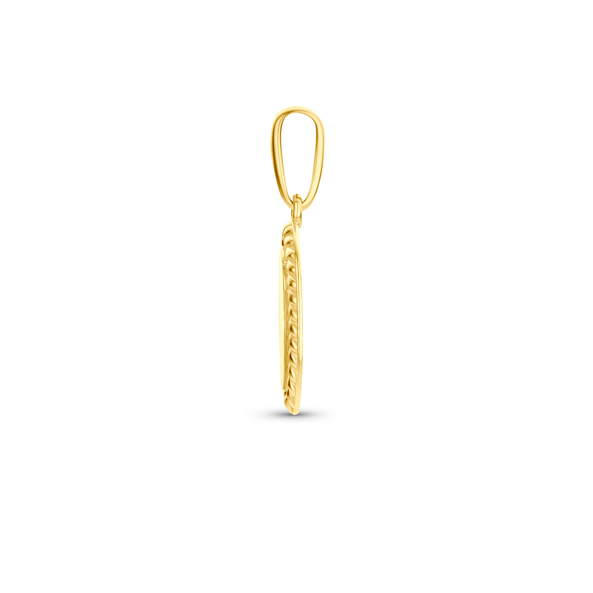 Gouden graveerhanger: zijaanzicht van de 14 karaat geelgouden ovale graveerhanger.