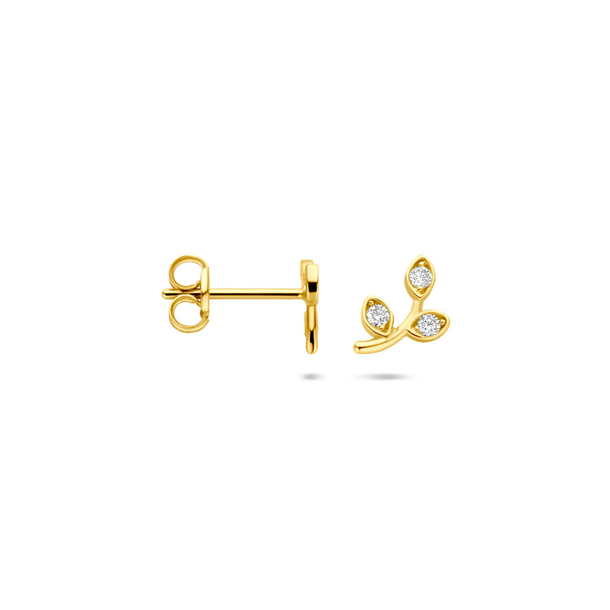 Voor- en zijaanzicht van de gouden blaadjes oorknopjes met zirkonia van 14 karaat.