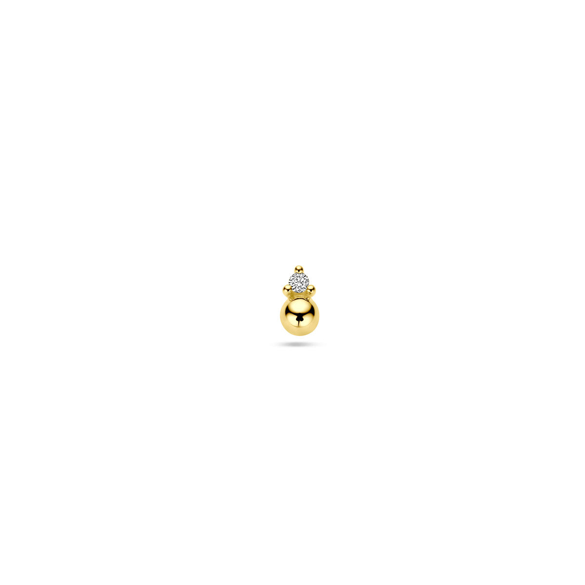 Vooraanzicht van het gouden bolletje oorknopje met diamant van 14 karaat.
