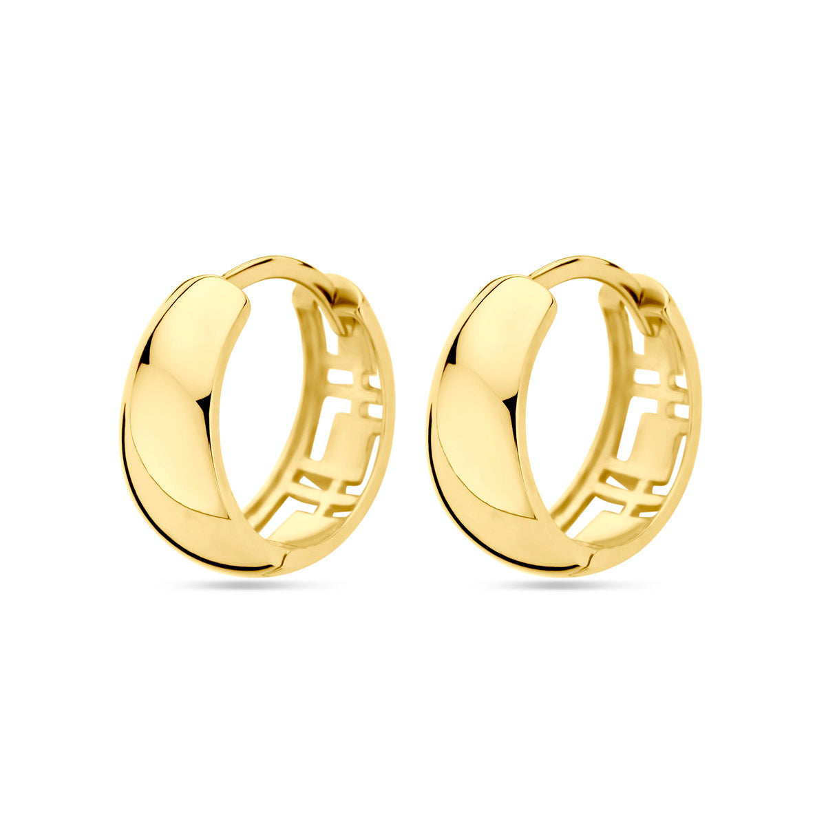 Vooraanzicht van de gouden brede klapoorringen van 14 karaat.