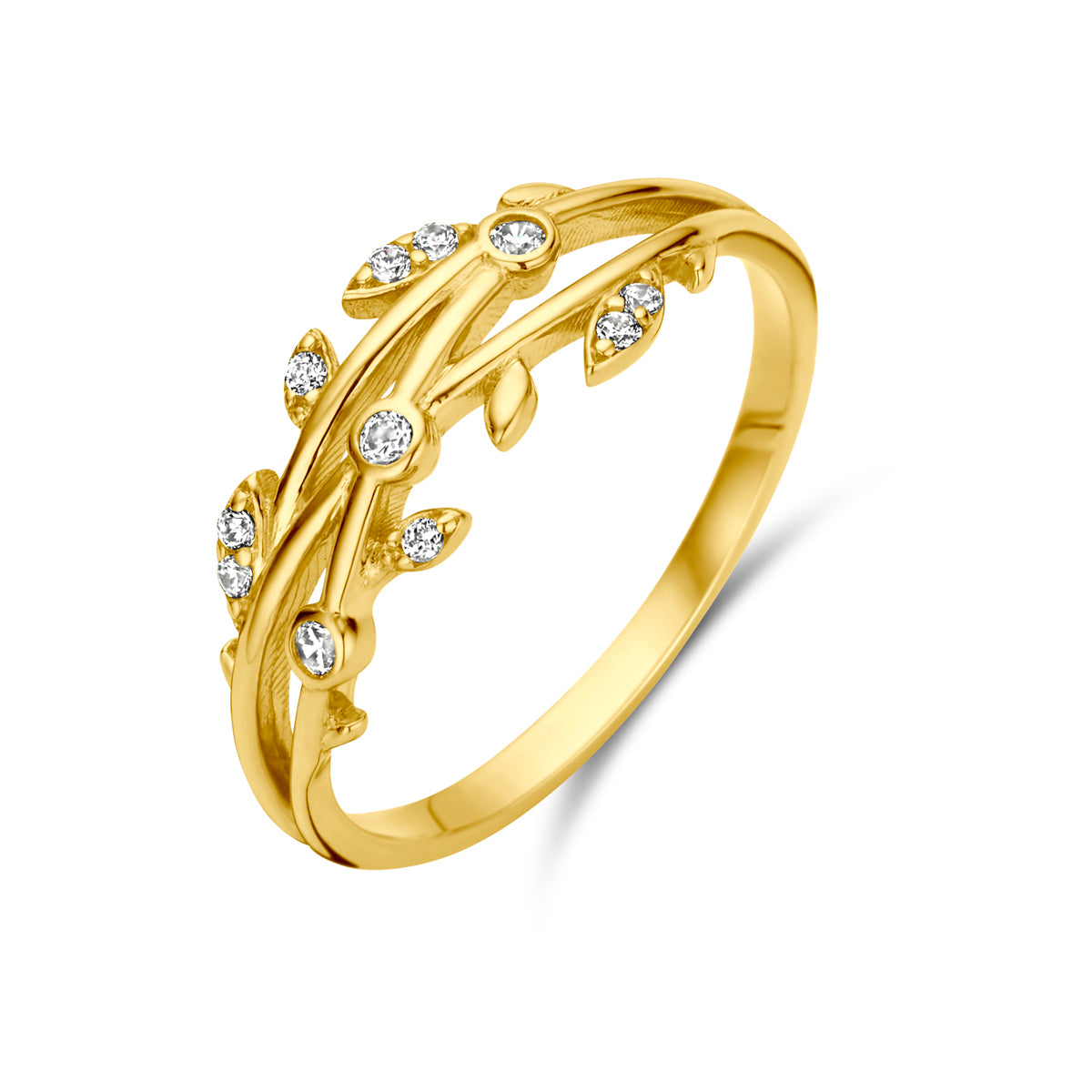 Schuin bovenaanzicht van de gouden brede ring met zirkonia van 14 karaat.