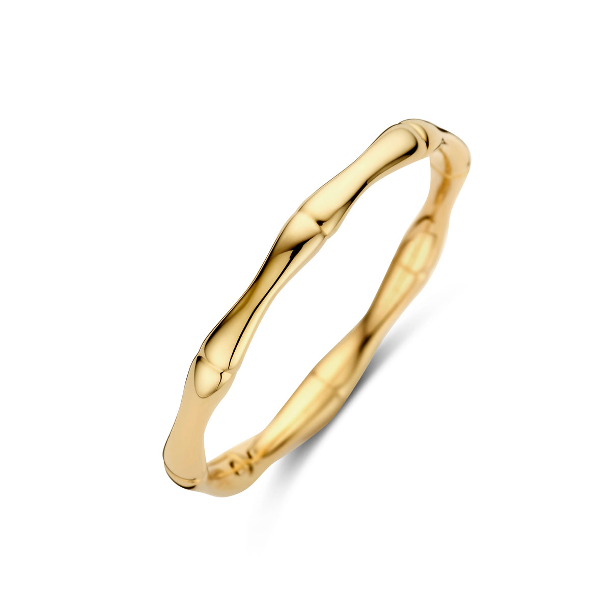 Schuin bovenaanzicht van de gouden smalle ring van 14 karaat.