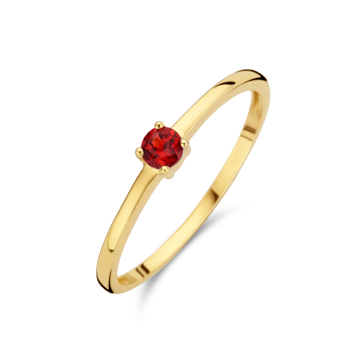 Schuin bovenaanzicht van de gouden geboortesteen ring met granaat van 14 karaat.