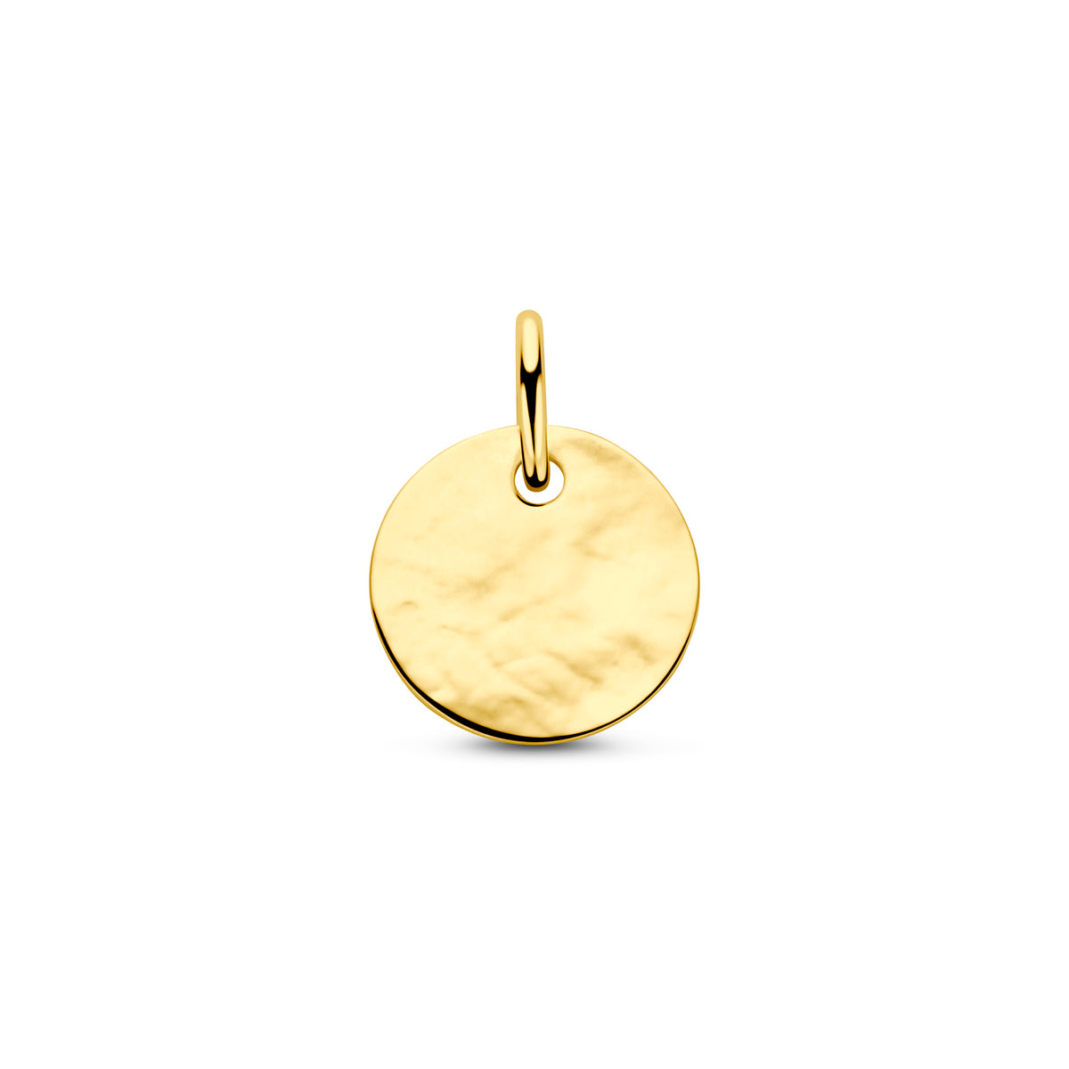 Vooraanzicht van de ronde, gehamerde gouden graveerhanger van 14 karaat.