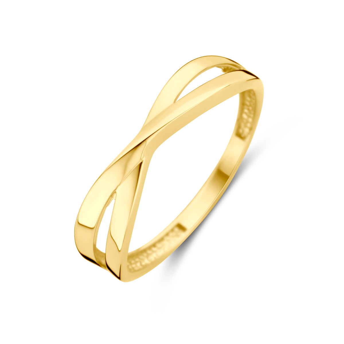Schuin bovenaanzicht van de gouden gekruiste ring van 14 karaat.