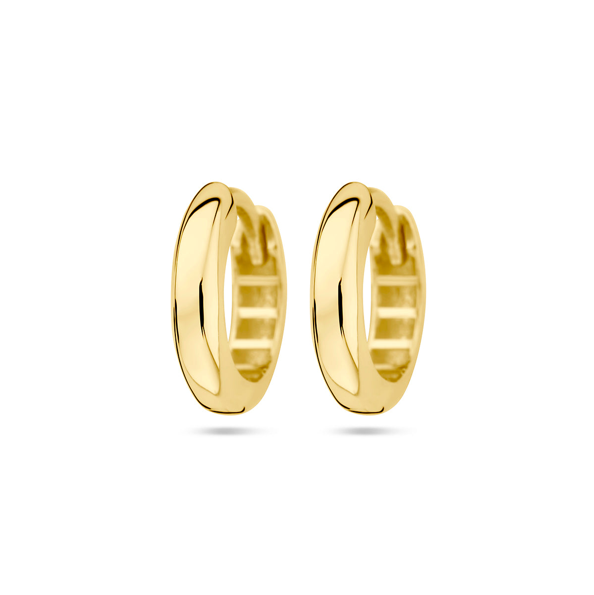 Vooraanzicht van de gouden halfronde klapoorringen van 14 karaat van 12,5 mm.