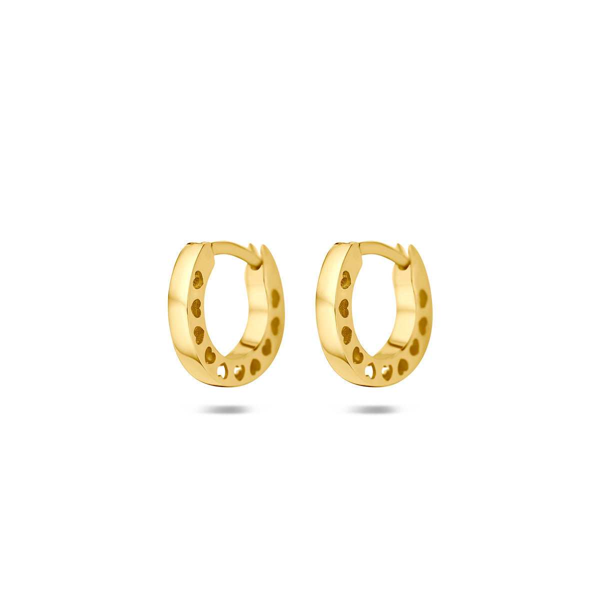 Vooraanzicht van de gouden hartjes klapoorringen van 14 karaat in de maat 11,5 mm.