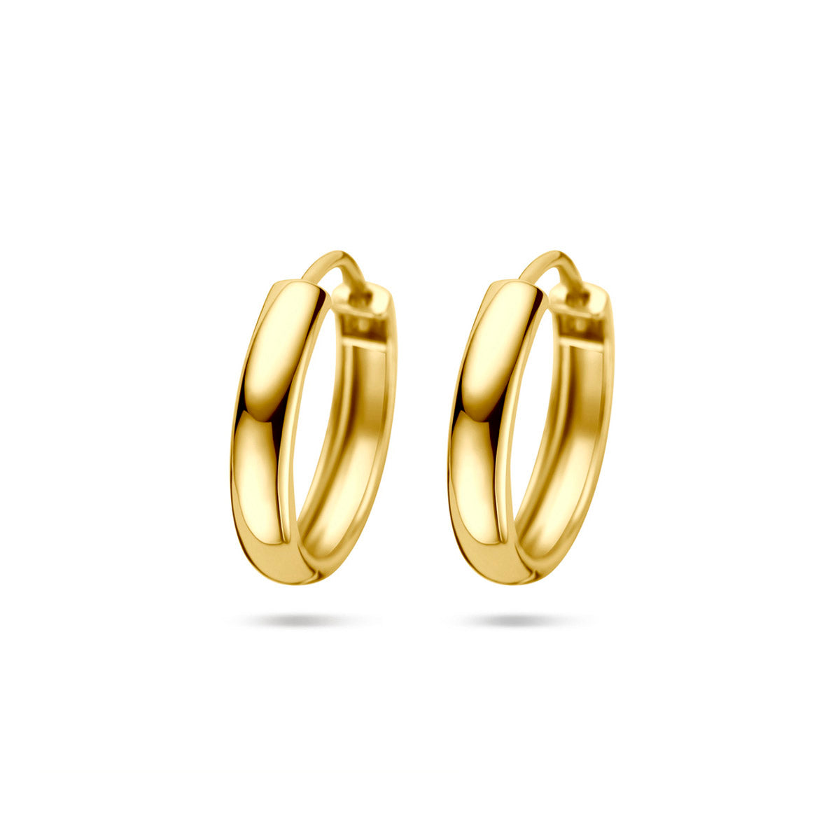 Vooraanzicht van de 14 karaat gouden klapoorringen van 18 mm, 18 mm in doorsnede en 3,5 mm dik.