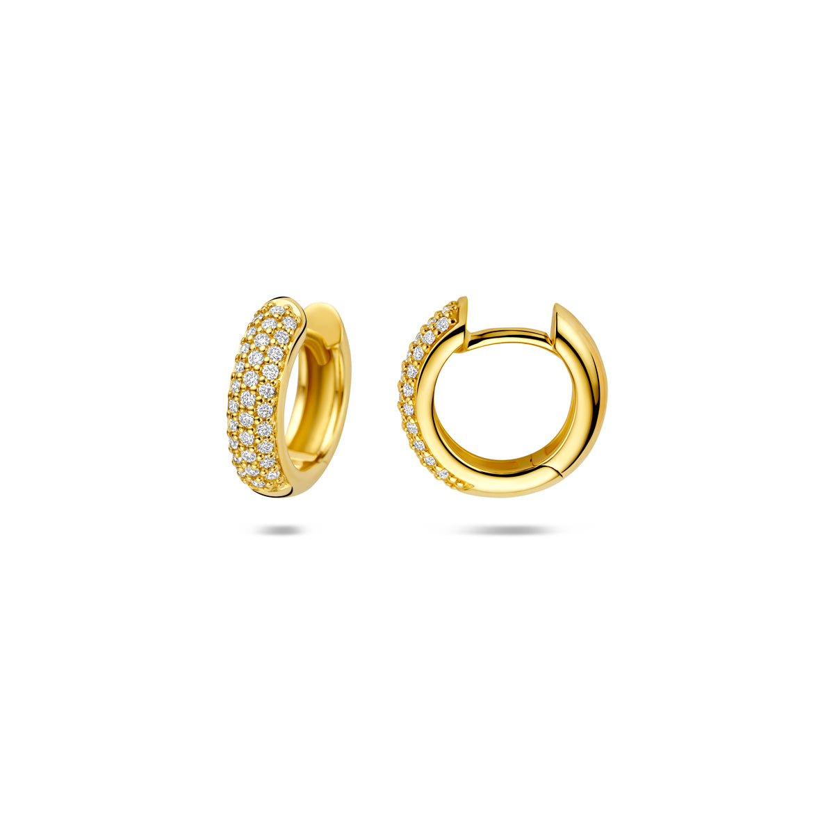 Voor- en zijaanzicht van de gouden klapoorringen met diamant van 14 karaat.