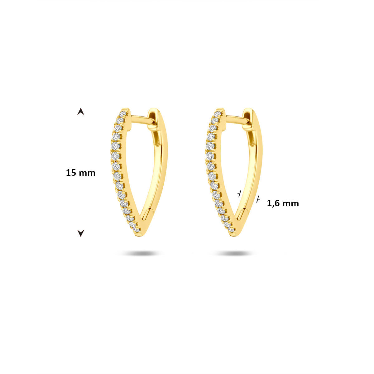 Afmetingen van de gouden klapoorringen met lab grown diamant van 14 karaat: 15 mm hoog en 12 mm breed, 0,12 ct.