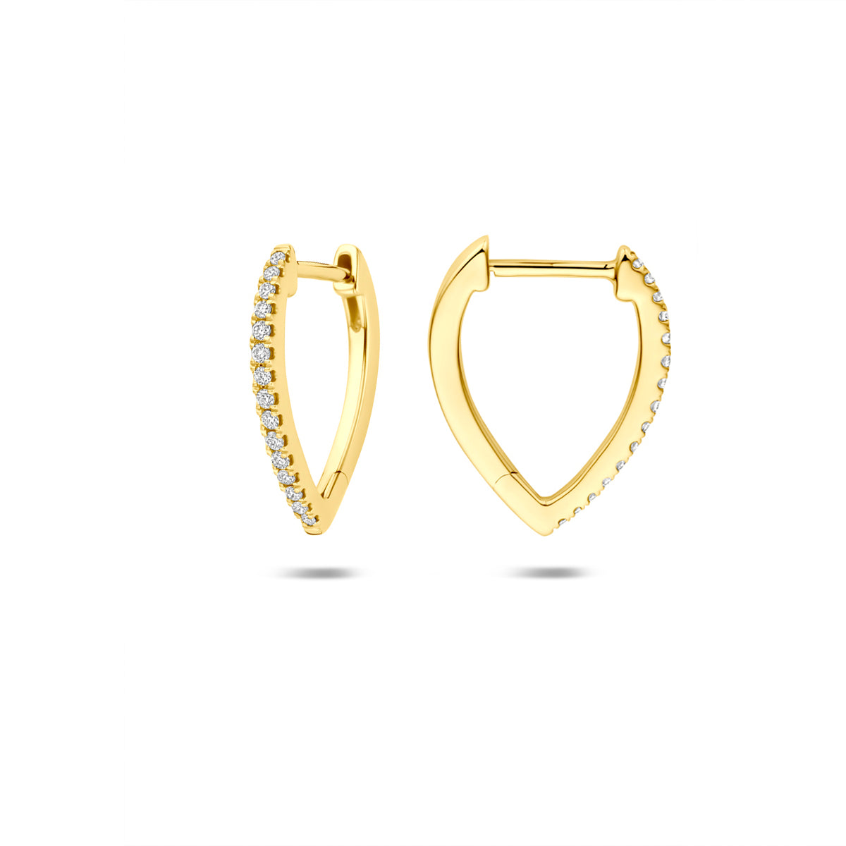 Voor- en zijaanzicht van de gouden klapoorringen met lab grown diamant van 14 karaat.
