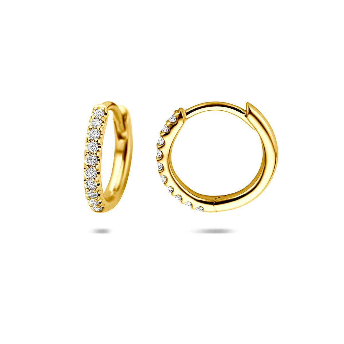 Voor- en zijaanzicht van de gouden klapoorringen met lab grown diamant van 14 karaat.