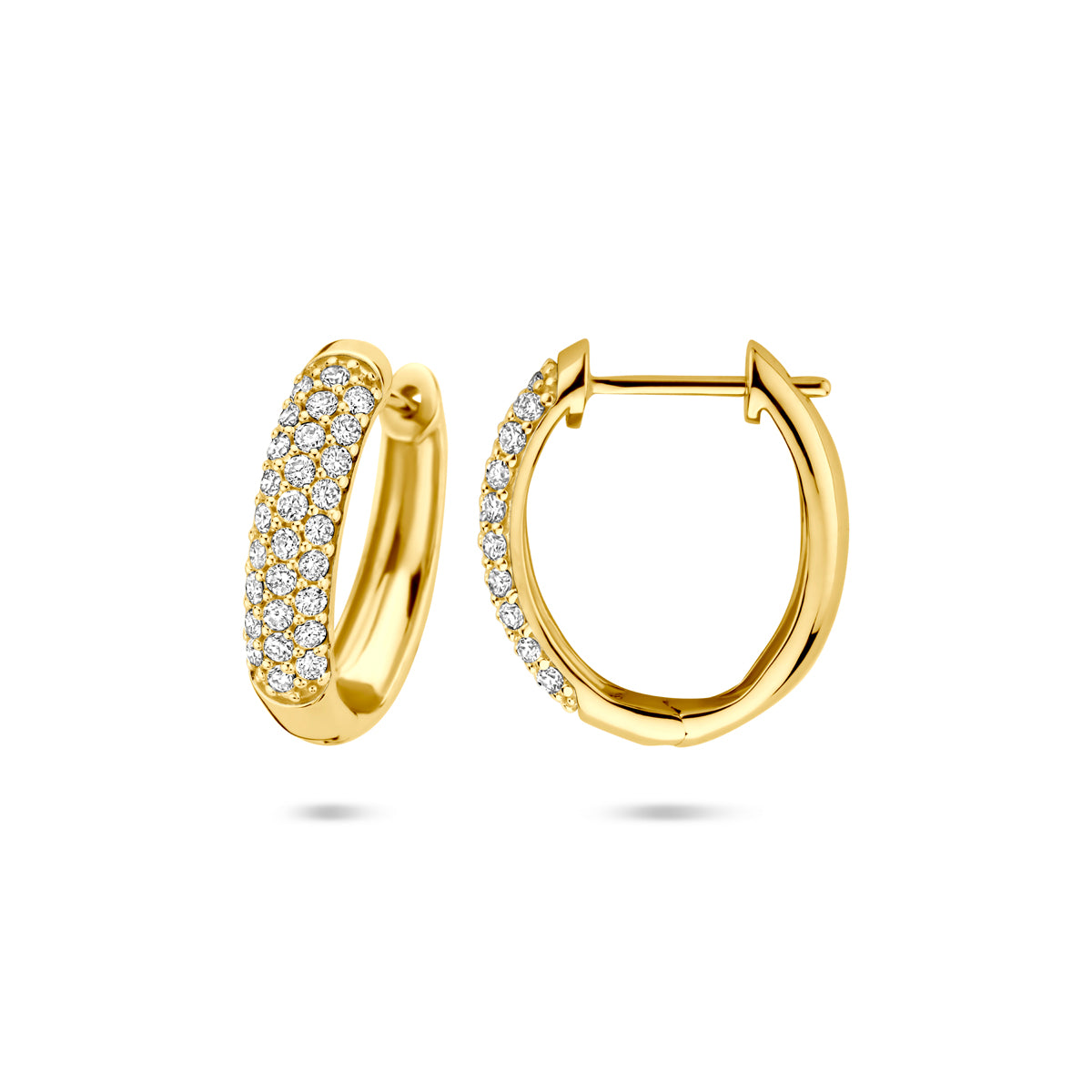 Voor- en zijaanzicht van de gouden klapoorringen met lab grown diamant van 14 karaat.