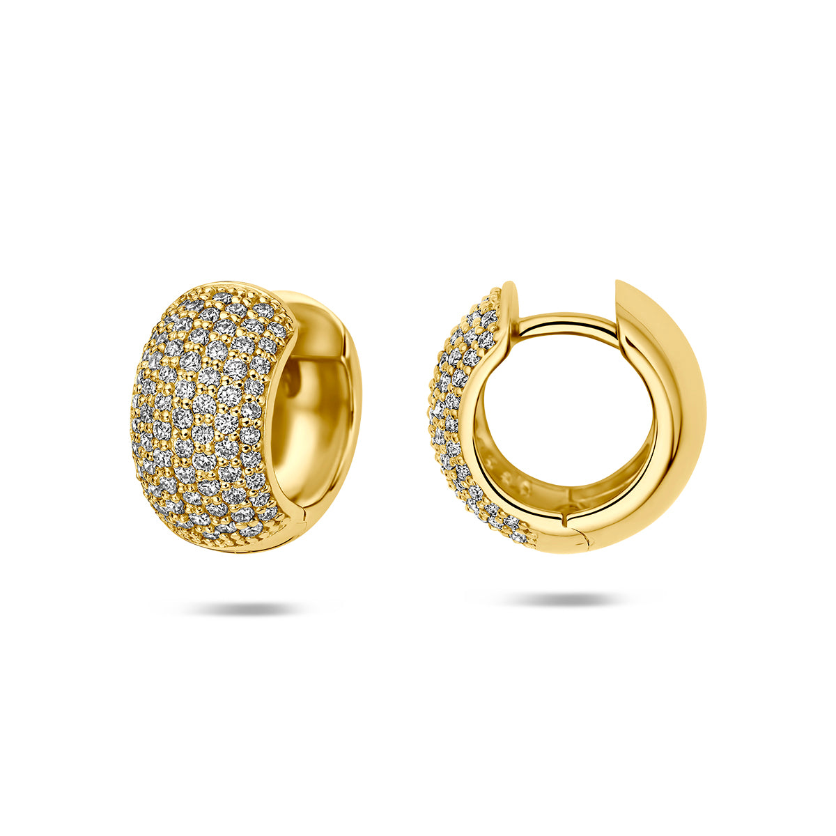 Voor- en zijaanzicht van de gouden klapoorringen met lab grown diamant van 14 karaat.