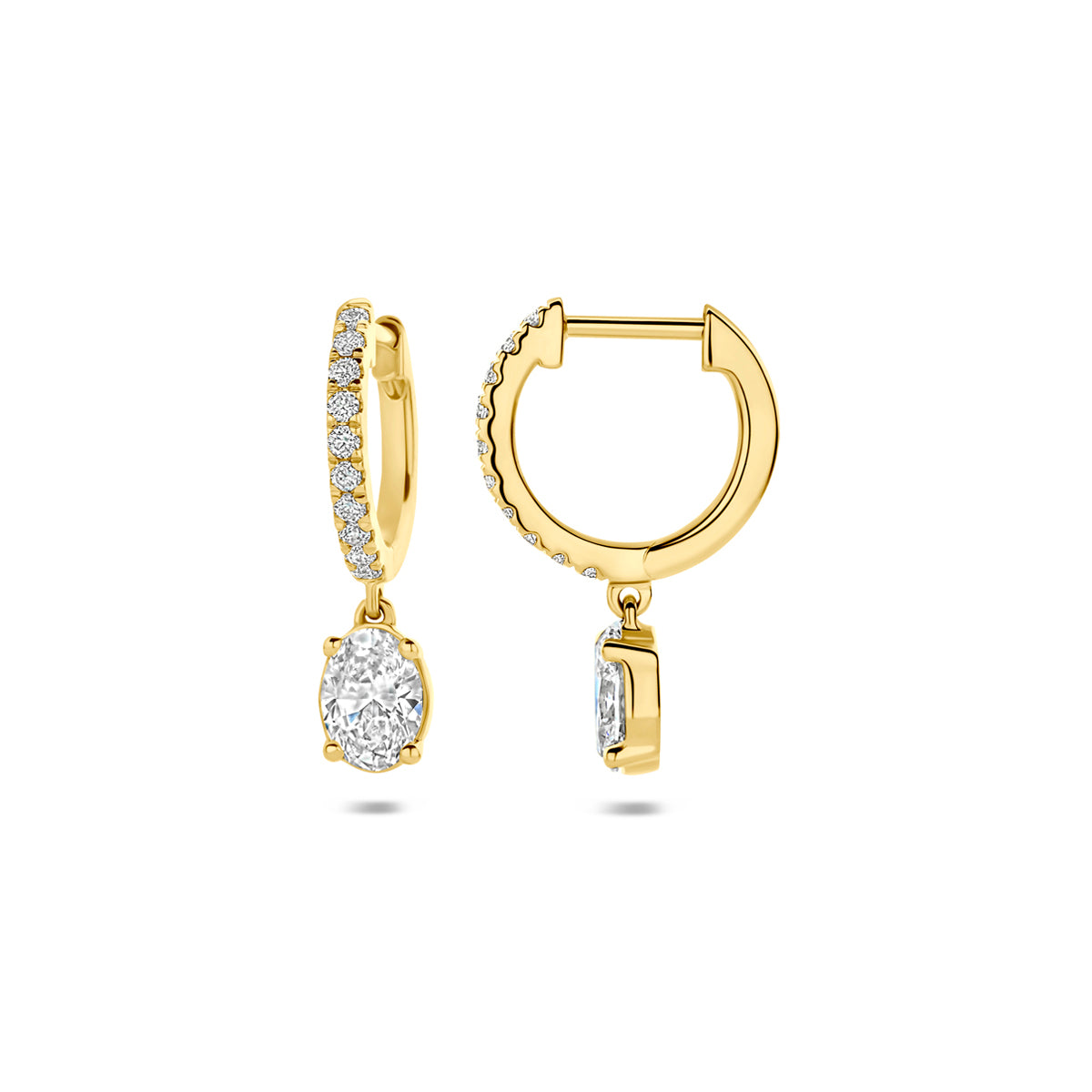 Voor- en zijaanzicht van de gouden klapoorringen met lab grown diamant van 14 karaat.