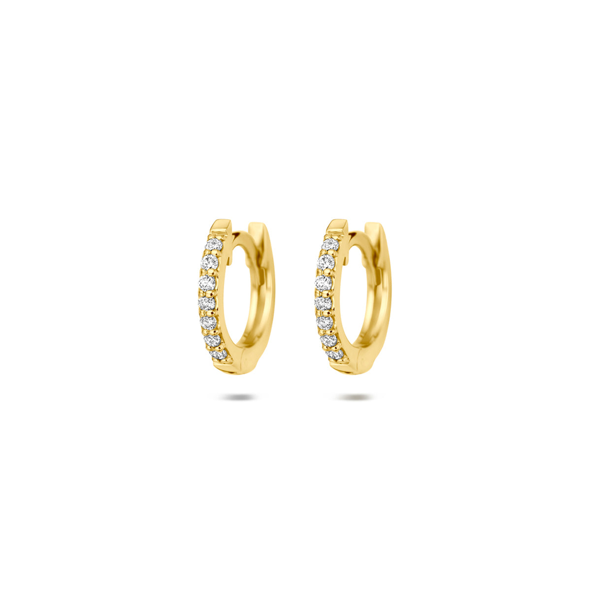 Vooraanzicht van de gouden klapoorringen met lab grown diamant van 14 karaat van 12 mm.