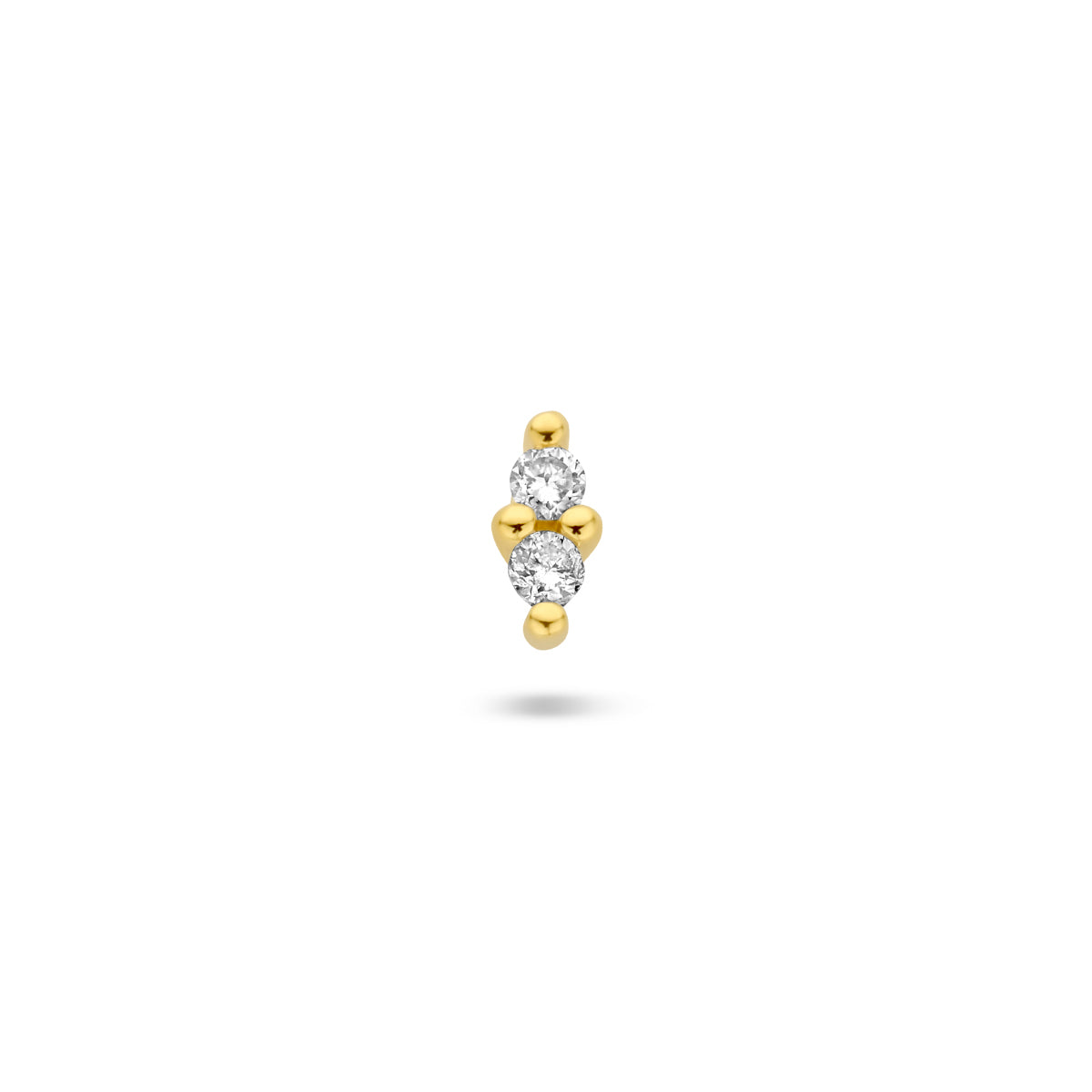Vooraanzicht van het gouden oorknopje met diamant van 14 karaat.