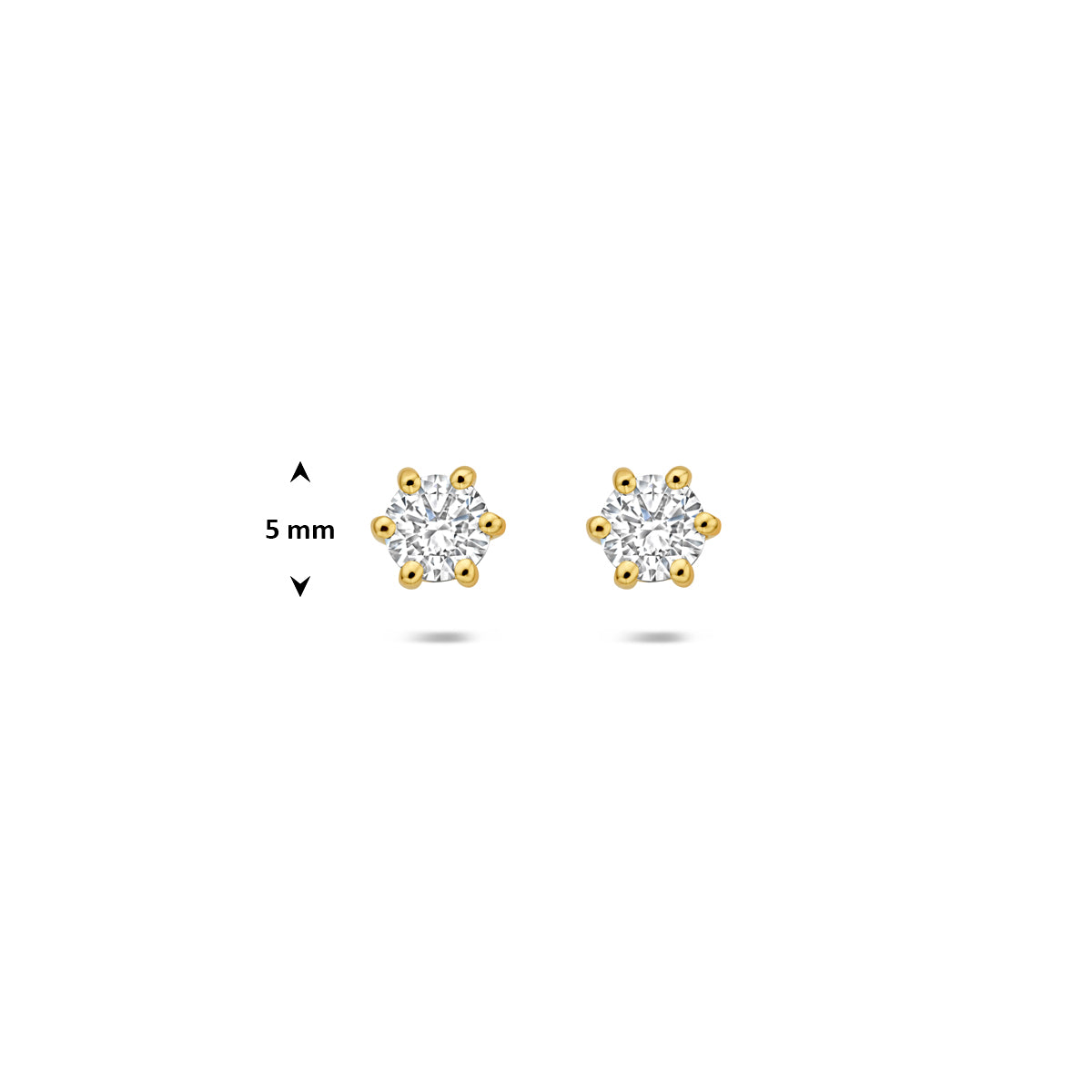 Afmetingen van de gouden oorknopjes met lab grown diamant van 14 karaat: 5 mm doorsnee.