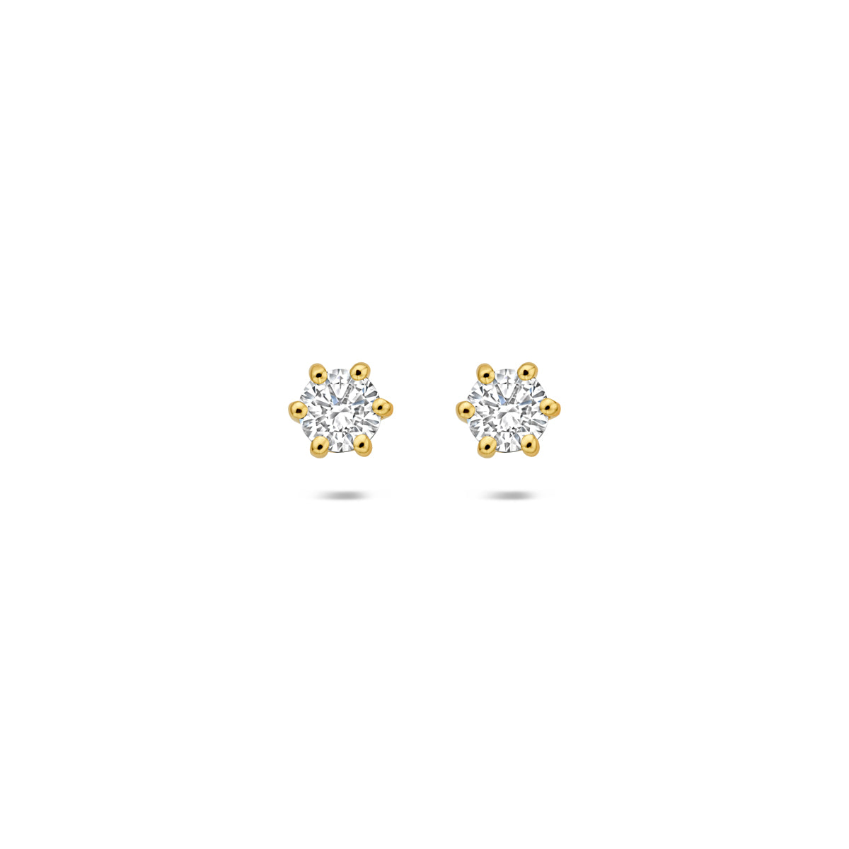 Vooraanzicht van de gouden oorknopjes met lab grown diamant van 14 karaat.