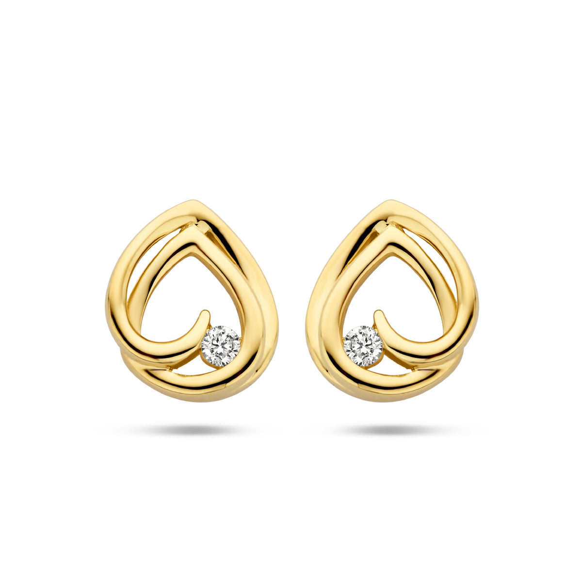 Vooraanzicht van de gouden open oorknopjes met diamant van 14 karaat.