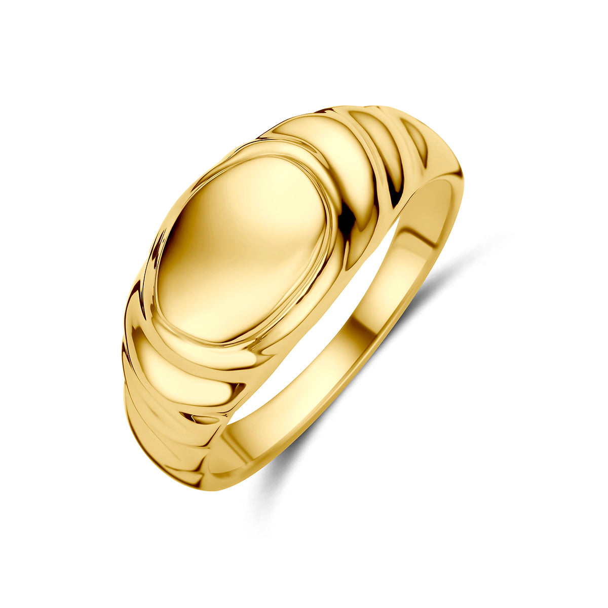 Schuin bovenaanzicht van de gouden ovale zegelring van 14 karaat.