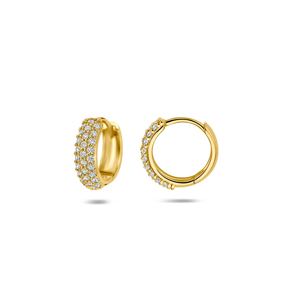 Voor- en zijaanzicht van de gouden pavé klapoorringen met zirkonia van 14 karaat.