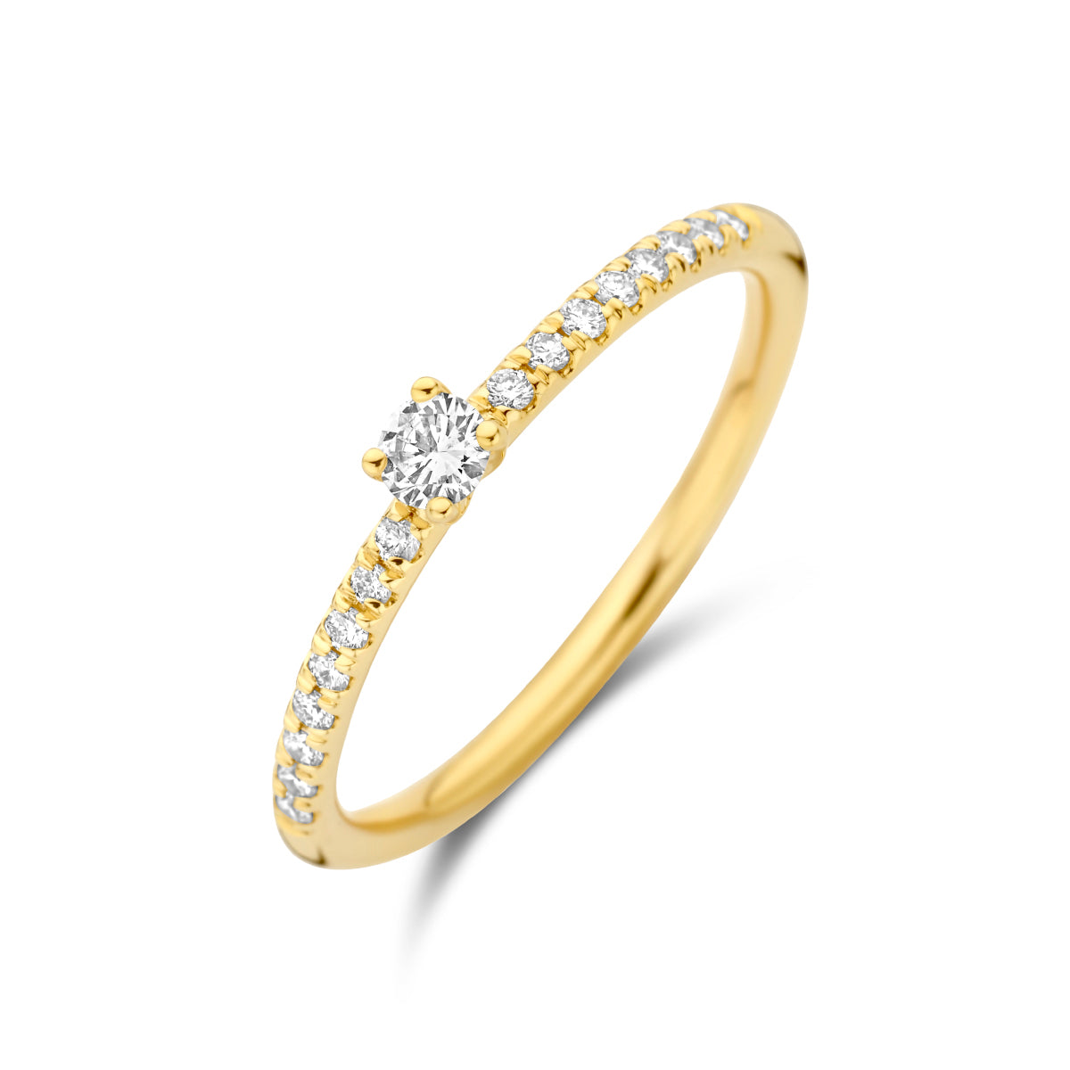 Schuin bovenaanzicht van de gouden ring met diamanten van 14 karaat.