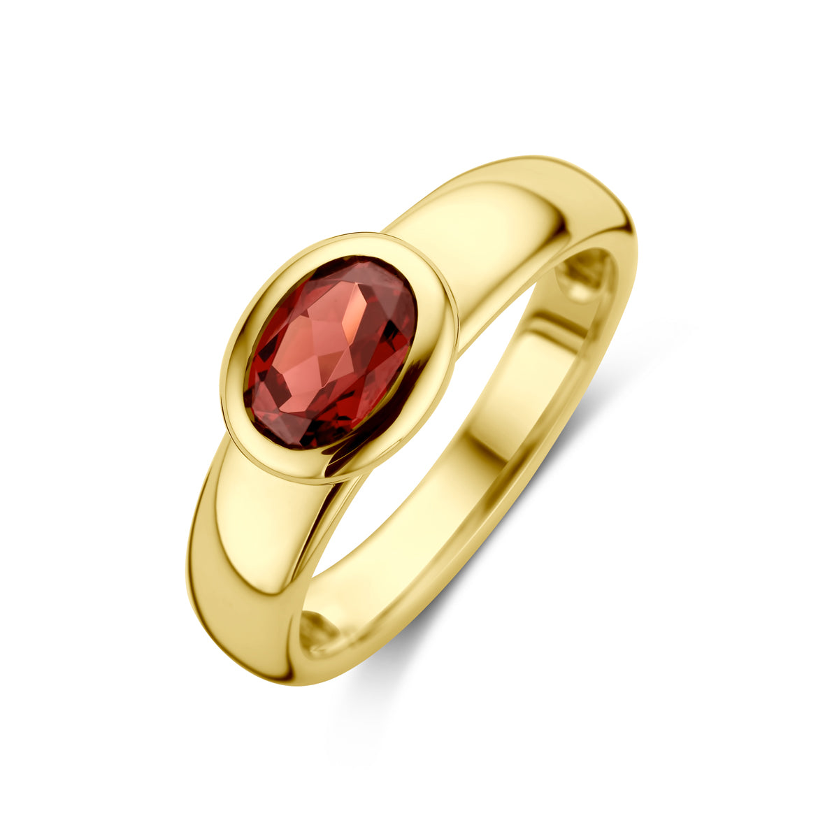 Schuin bovenaanzicht van de gouden ring met granaat van 14 karaat.