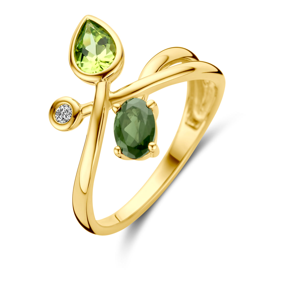 Schuin bovenaanzicht van de gouden ring met toermalijn, peridoot en diamant van 14 karaat.