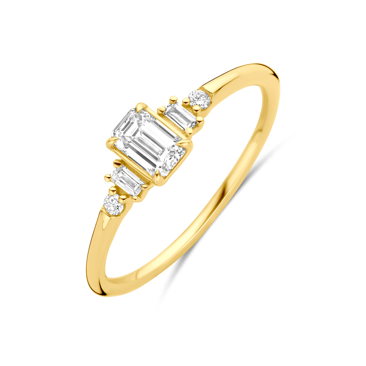 Schuin bovenaanzicht van de gouden ring met lab grown diamant van 14 karaat.