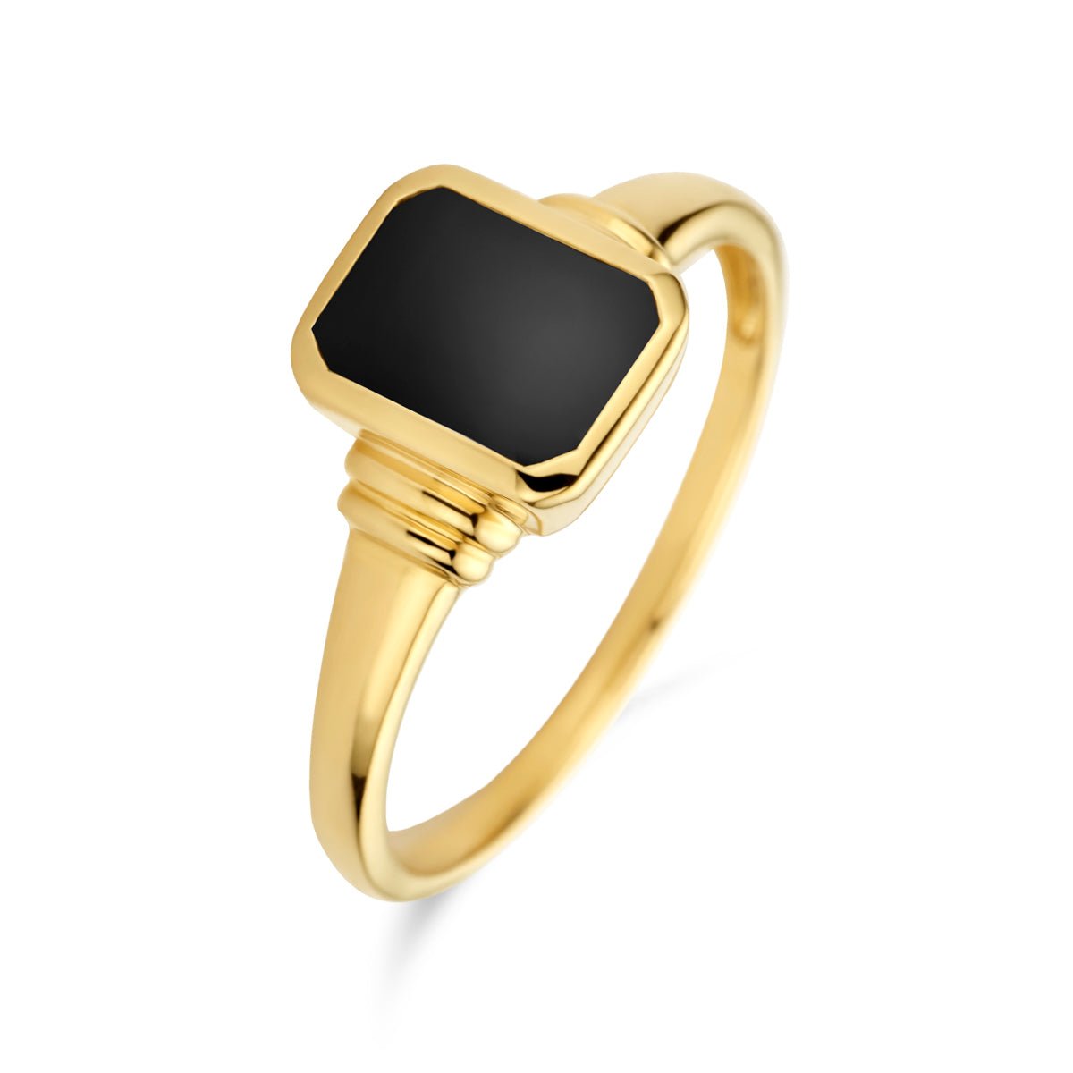 Schuin bovenaanzicht van de gouden ring met onyx van 14 karaat.