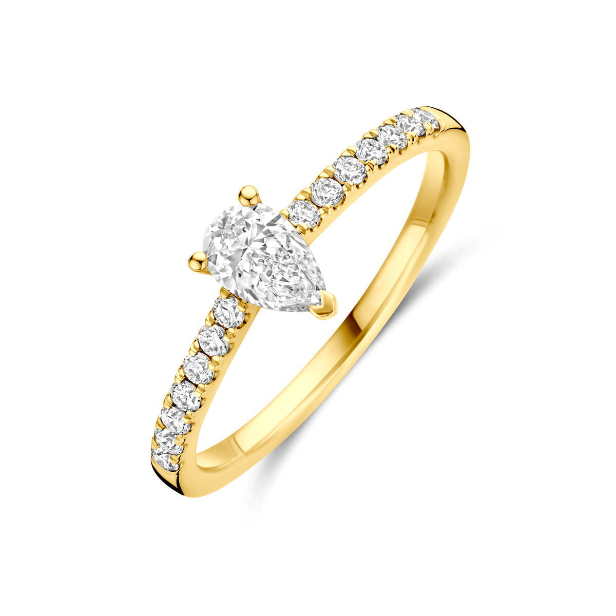 Schuin bovenaanzicht van de gouden ring met peervormige lab grown diamant van 14 karaat.