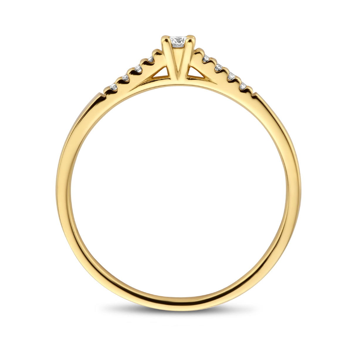 Model draagt de gouden ring met diamant van 14 karaat aan de hand.