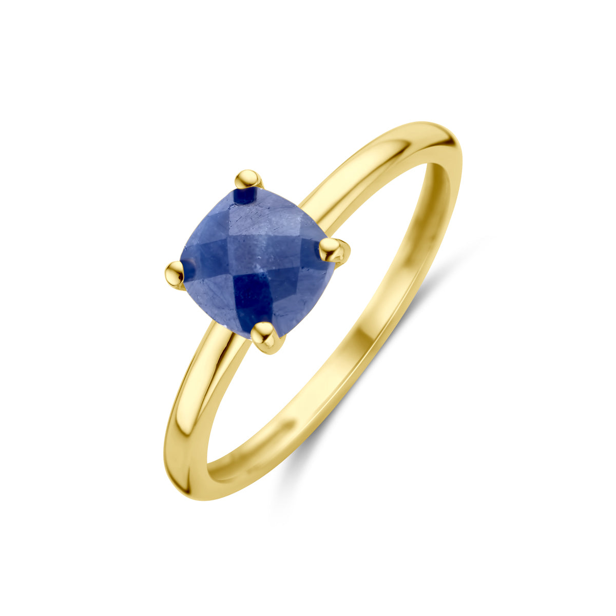 Schuin bovenaanzicht van de gouden ring met saffier van 14 karaat.