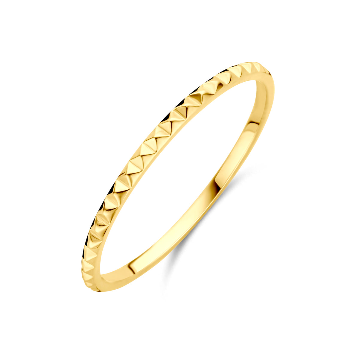 Schuin bovenaanzicht van de gouden smalle ring van 14 karaat.