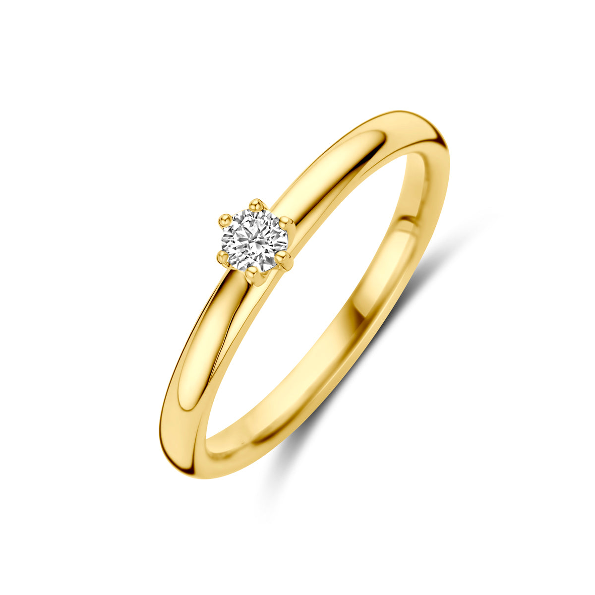 Schuin bovenaanzicht van de gouden solitair ring met diamant van 14 karaat.