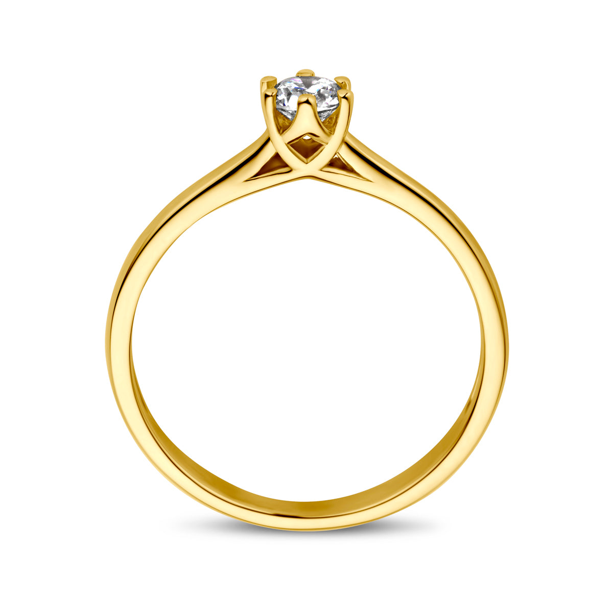 Model draagt de gouden solitair ring met diamant van 14 karaat aan de hand.