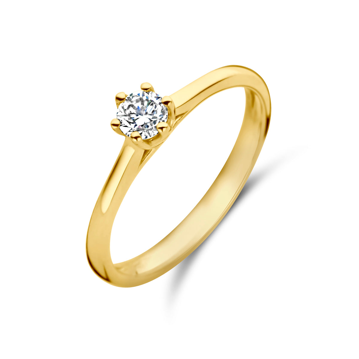 Schuin bovenaanzicht van de gouden solitair ring met diamant van 14 karaat.