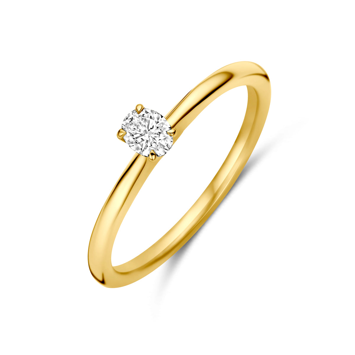 Schuin bovenaanzicht van de gouden solitair ring met diamant van 14 karaat.