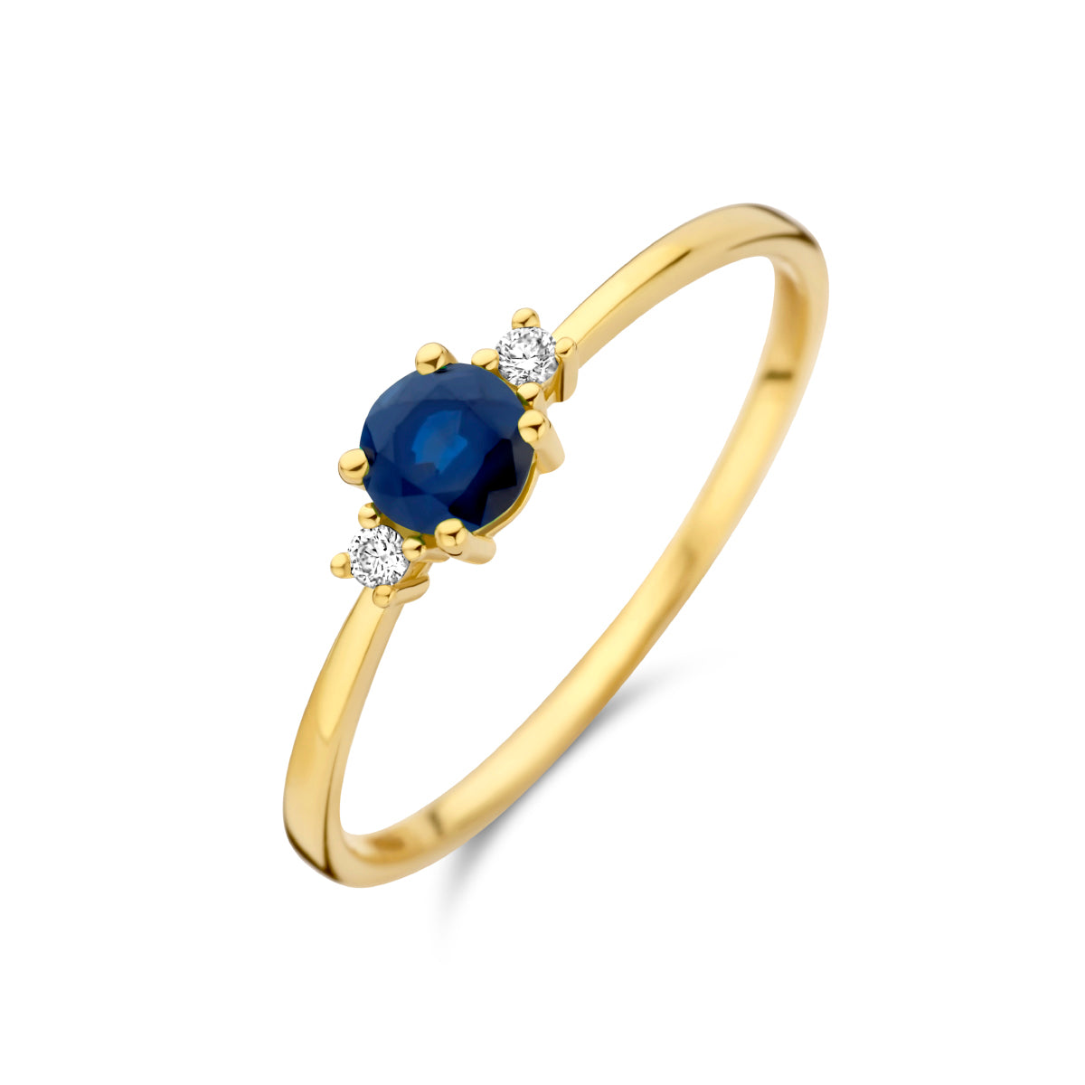 Schuin bovenaanzicht van de gouden trilogie ring met saffier en diamant van 14 karaat.