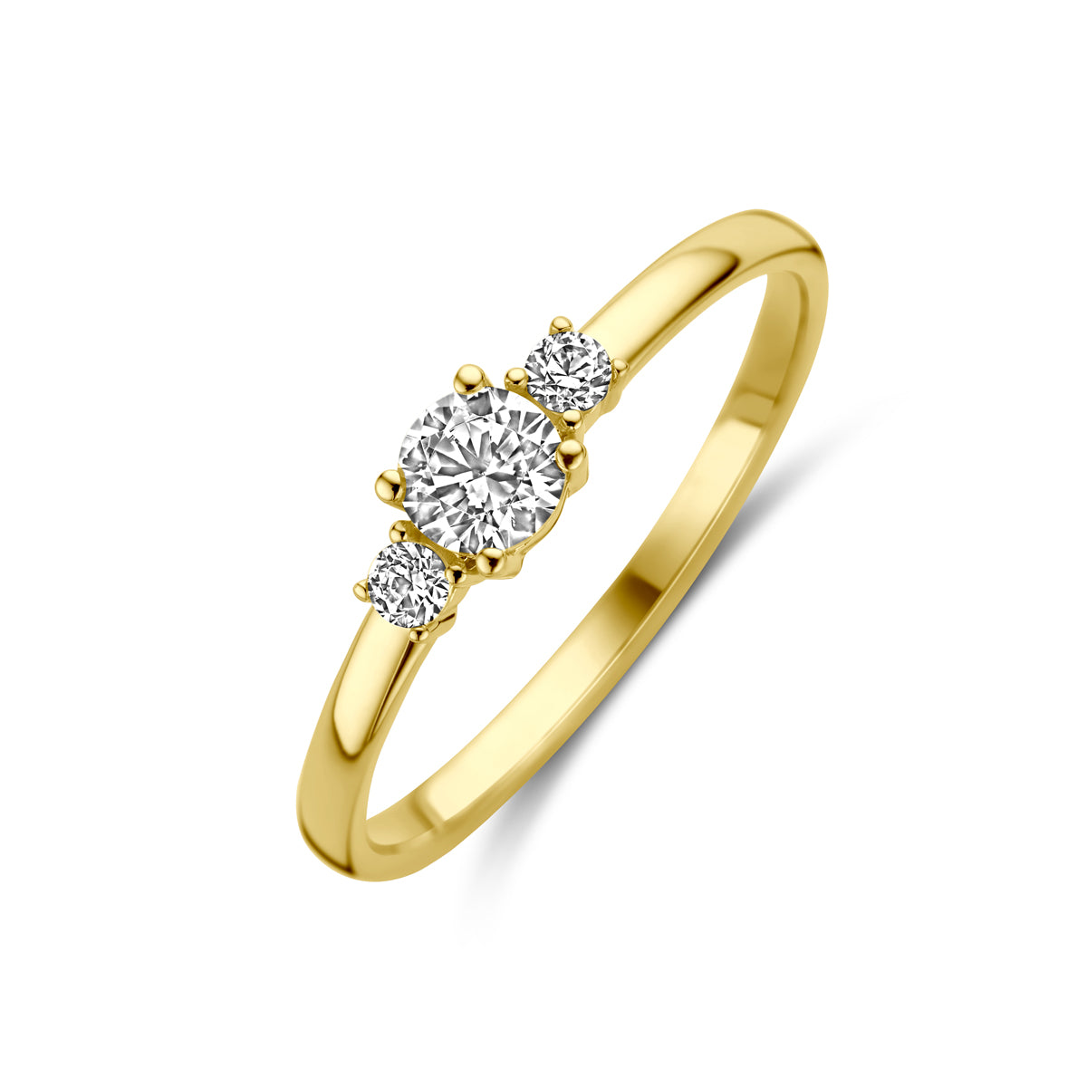 Schuin bovenaanzicht van de gouden trilogie ring met zirkonia van 14 karaat.