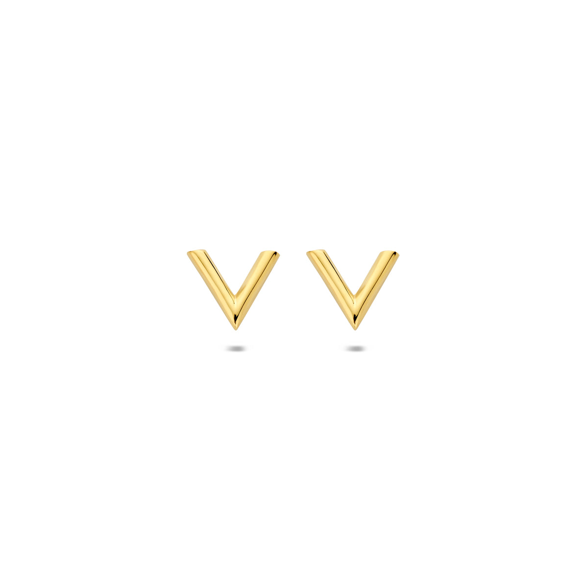 Vooraanzicht van de gouden V-vormige oorknopjes van 14 karaat.