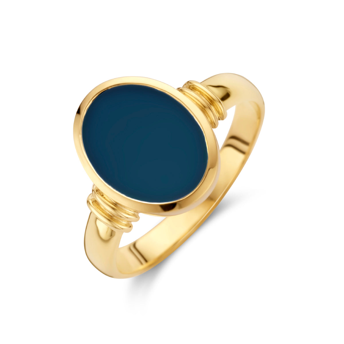 Schuin bovenaanzicht van de gouden zegelring met blauwe lagensteen van 14 karaat.